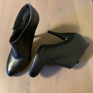 EUC Nine West Leather Booties - Women’s Size 7